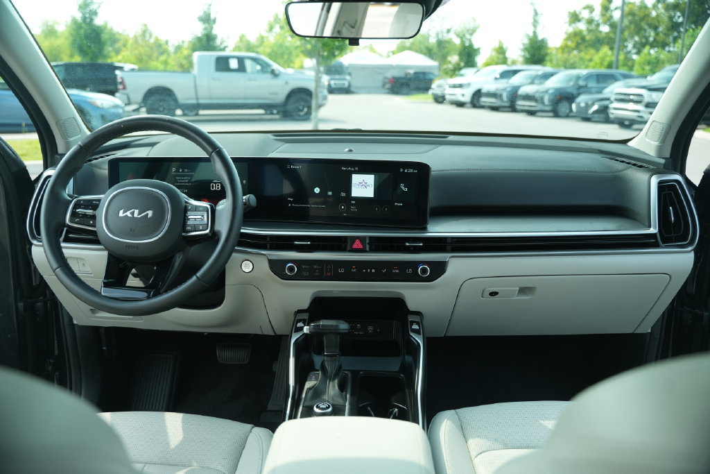 Used 2025 Kia Sorento S w/ Panoramic Sunroof Package FWD image 29