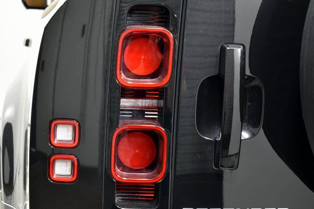 Used 2024 Land Rover Defender 130 S image 25