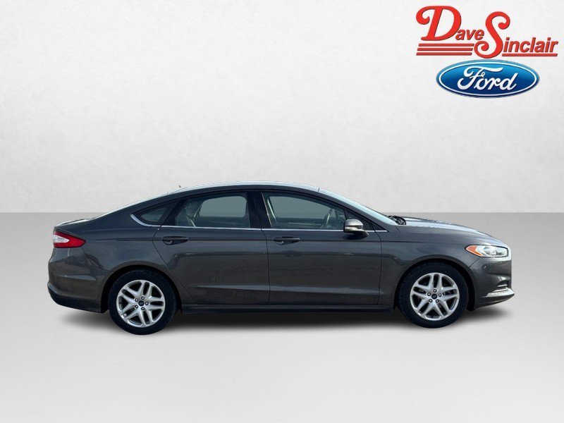 Used 2016 Ford Fusion SE w/ SE Cold Weather Package image 5