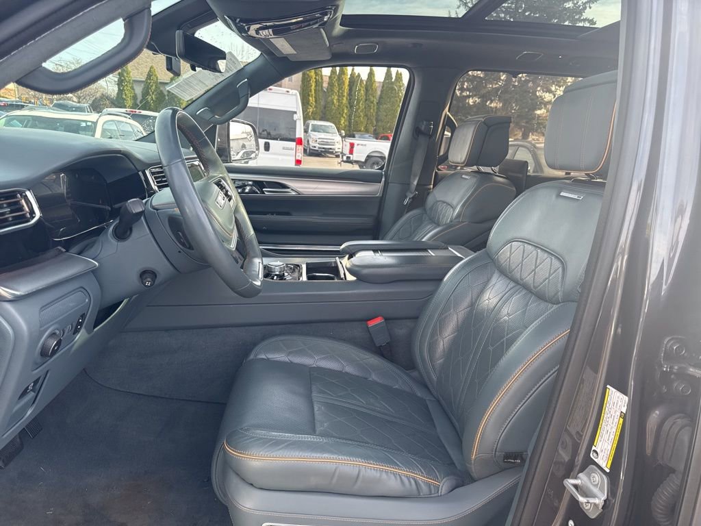 Used 2022 Jeep Grand Wagoneer Series III w/ Rear Seat Video Group 1 image 17