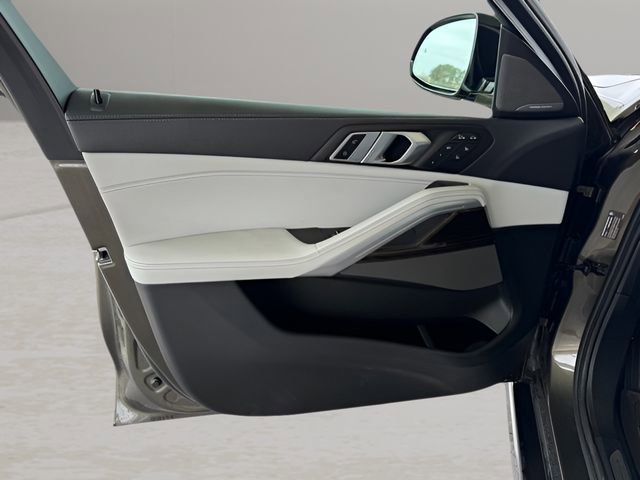 Used 2023 BMW X6 xDrive40i w/ Luxury Seating Package image 15