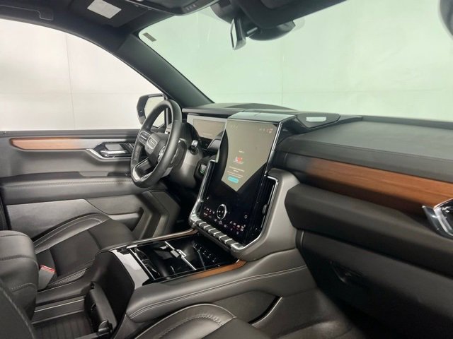 Used 2025 GMC Yukon XL Denali image 20