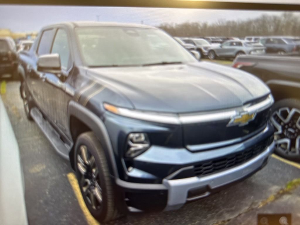 Used 2026 Chevrolet Silverado EV LT AWD/4WD image 6