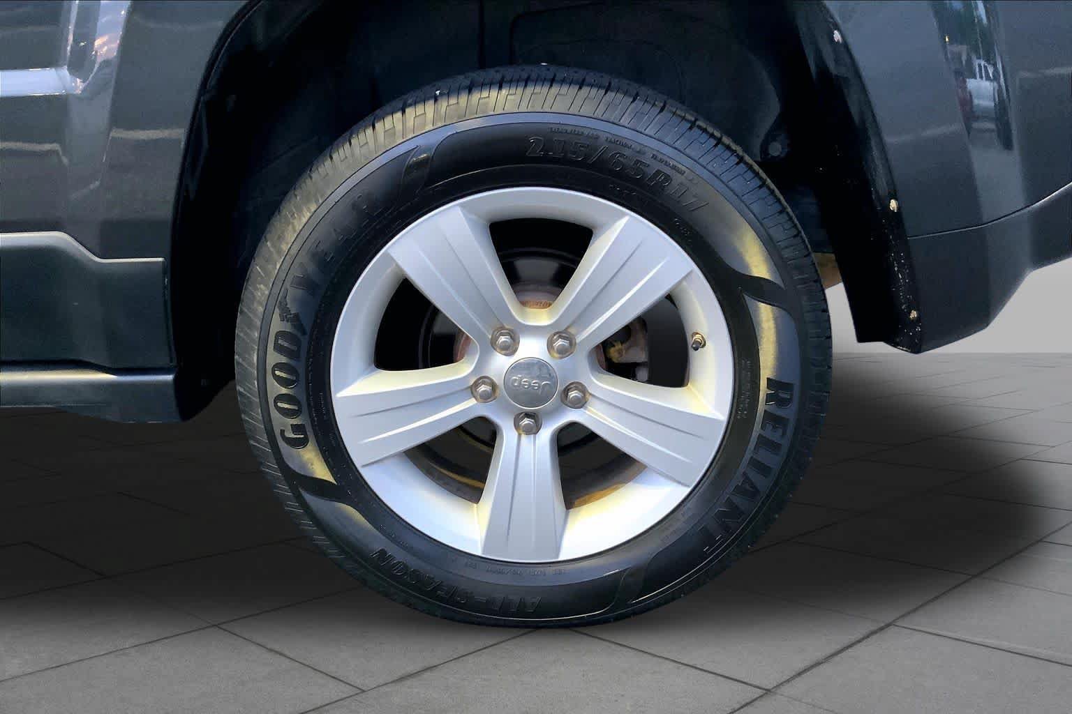 Used 2011 Jeep Patriot Latitude AWD/4WD image 10