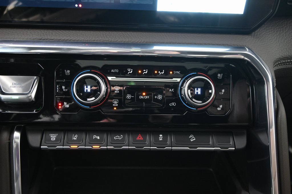 Used 2025 GMC Sierra 3500 Denali w/ Denali Reserve Package image 30