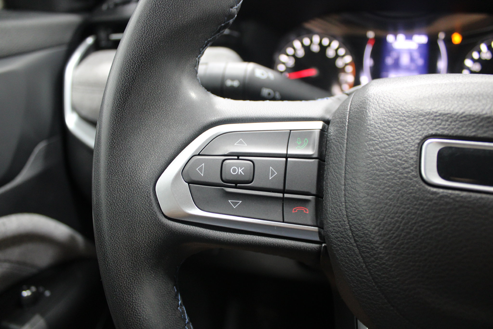Used 2022 Jeep Compass Latitude w/ Sun and Sound Group FWD image 34