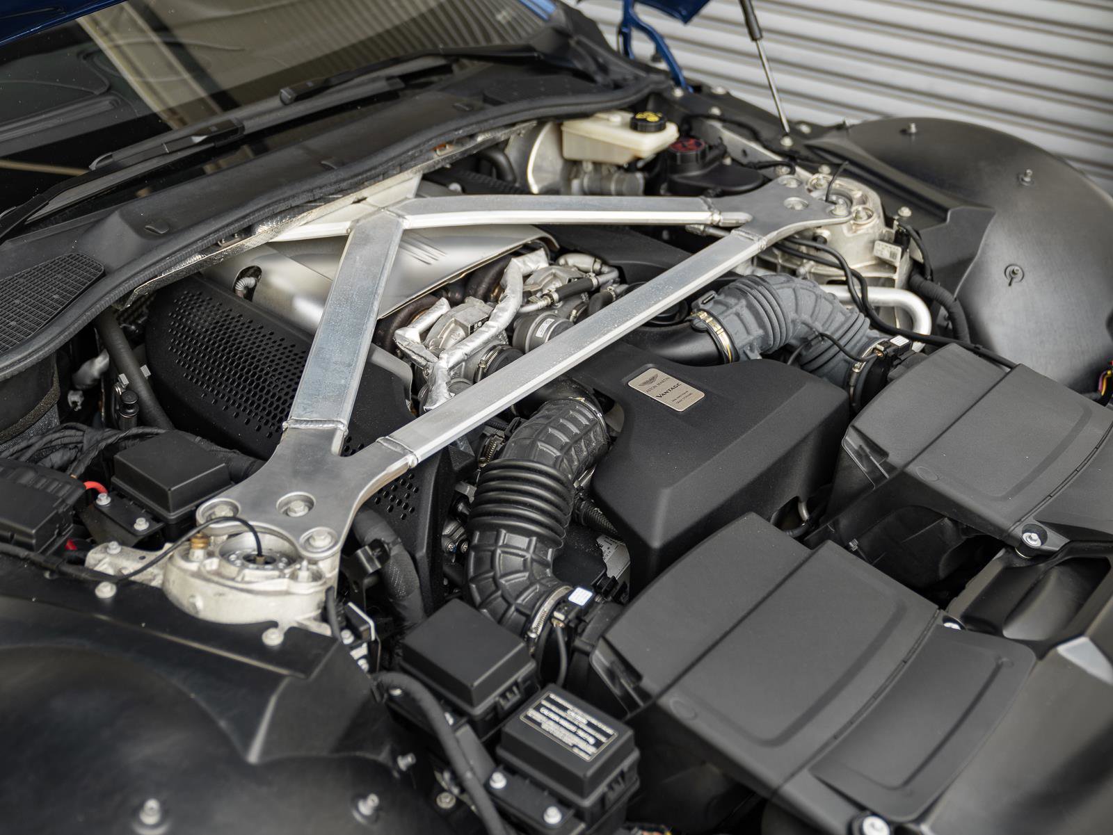 Used 2021 Aston Martin V8 Vantage Roadster image 34