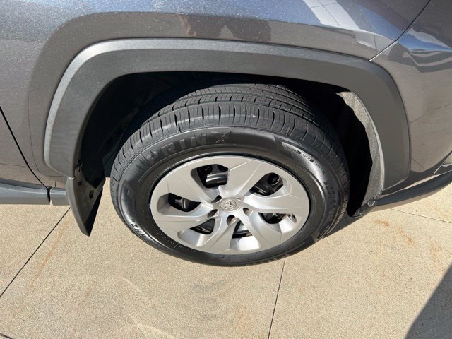 Used 2022 Toyota RAV4 LE AWD/4WD image 11
