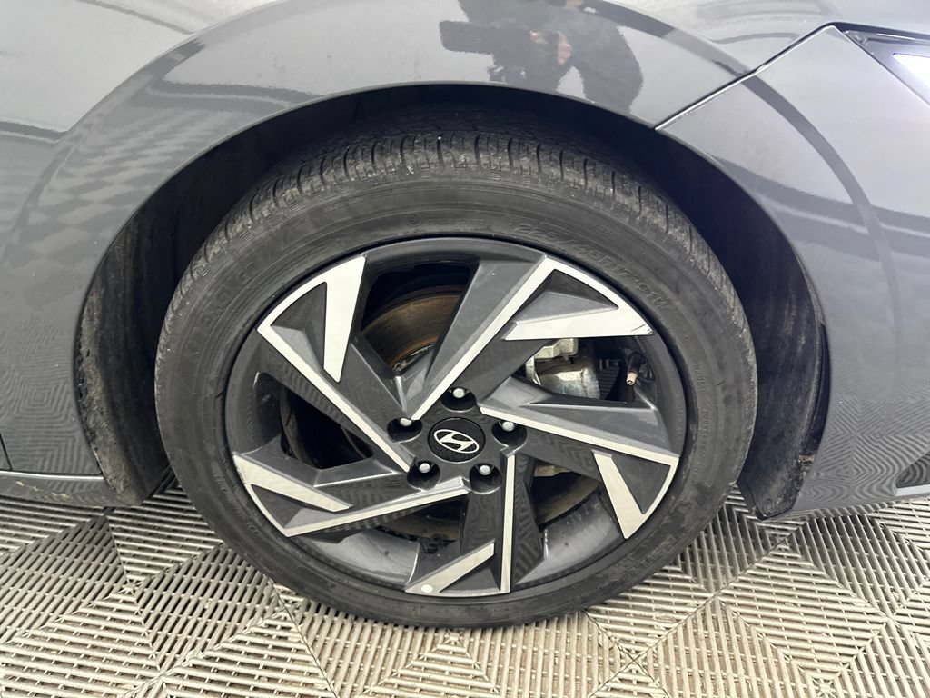 Used 2025 Hyundai Elantra SEL FWD image 12