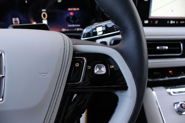 New 2026 Lincoln Aviator Reserve AWD/4WD image 12