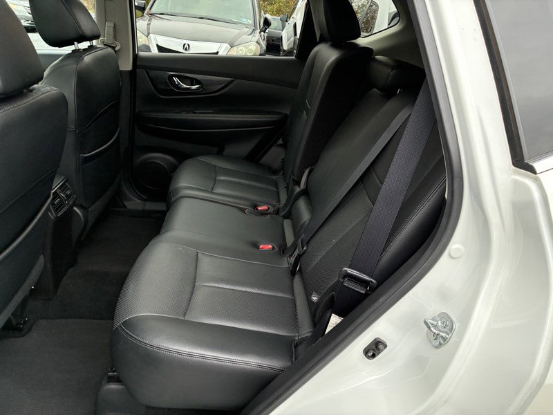 Used 2015 Nissan Rogue SL w/ SL Premium Package image 16