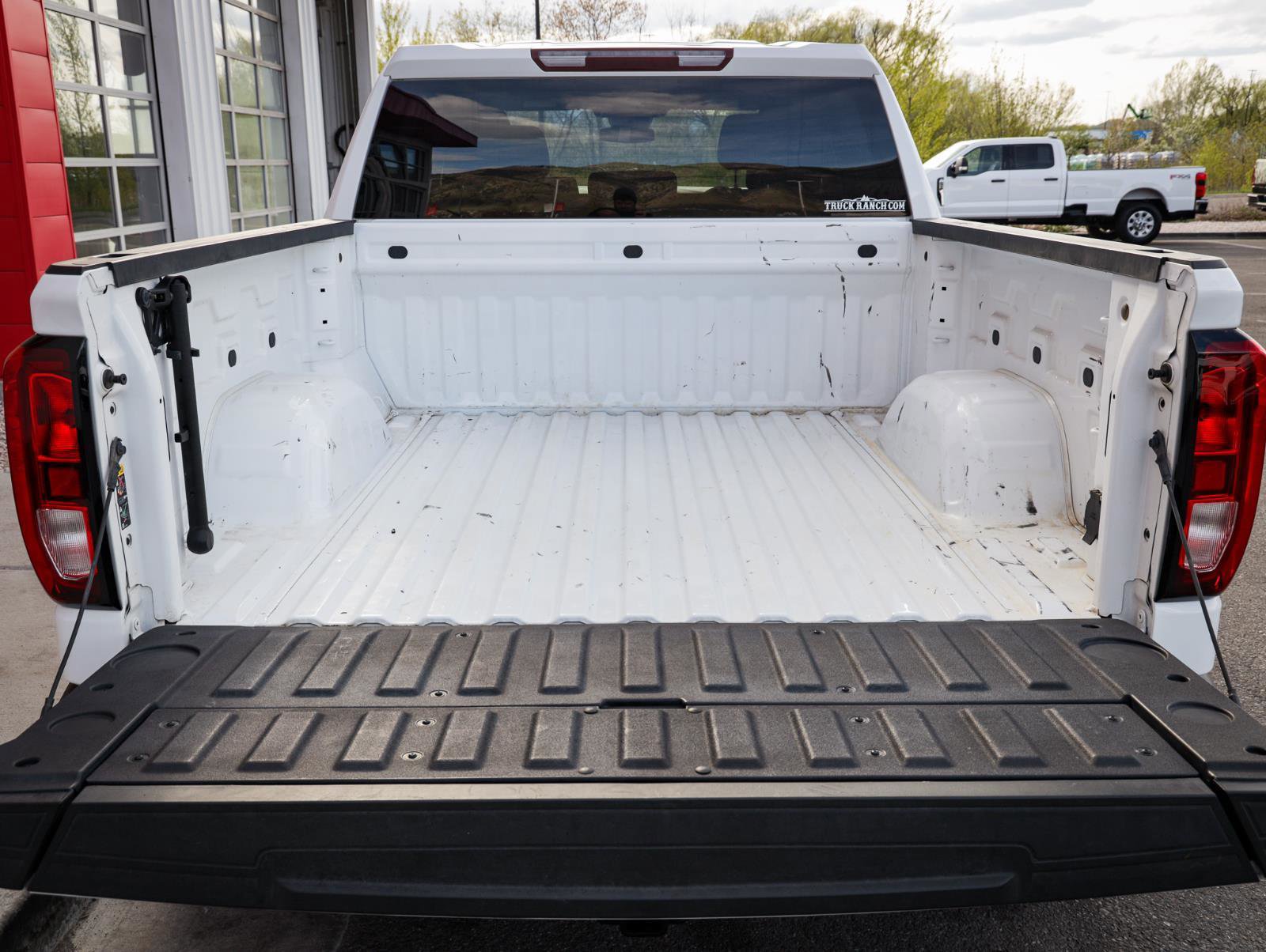 Used 2023 GMC Sierra 1500 SLE image 5