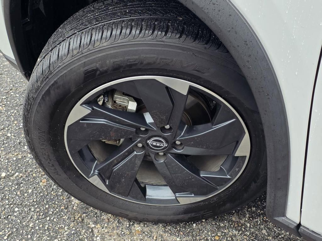 Used 2024 Nissan Rogue SV FWD image 31