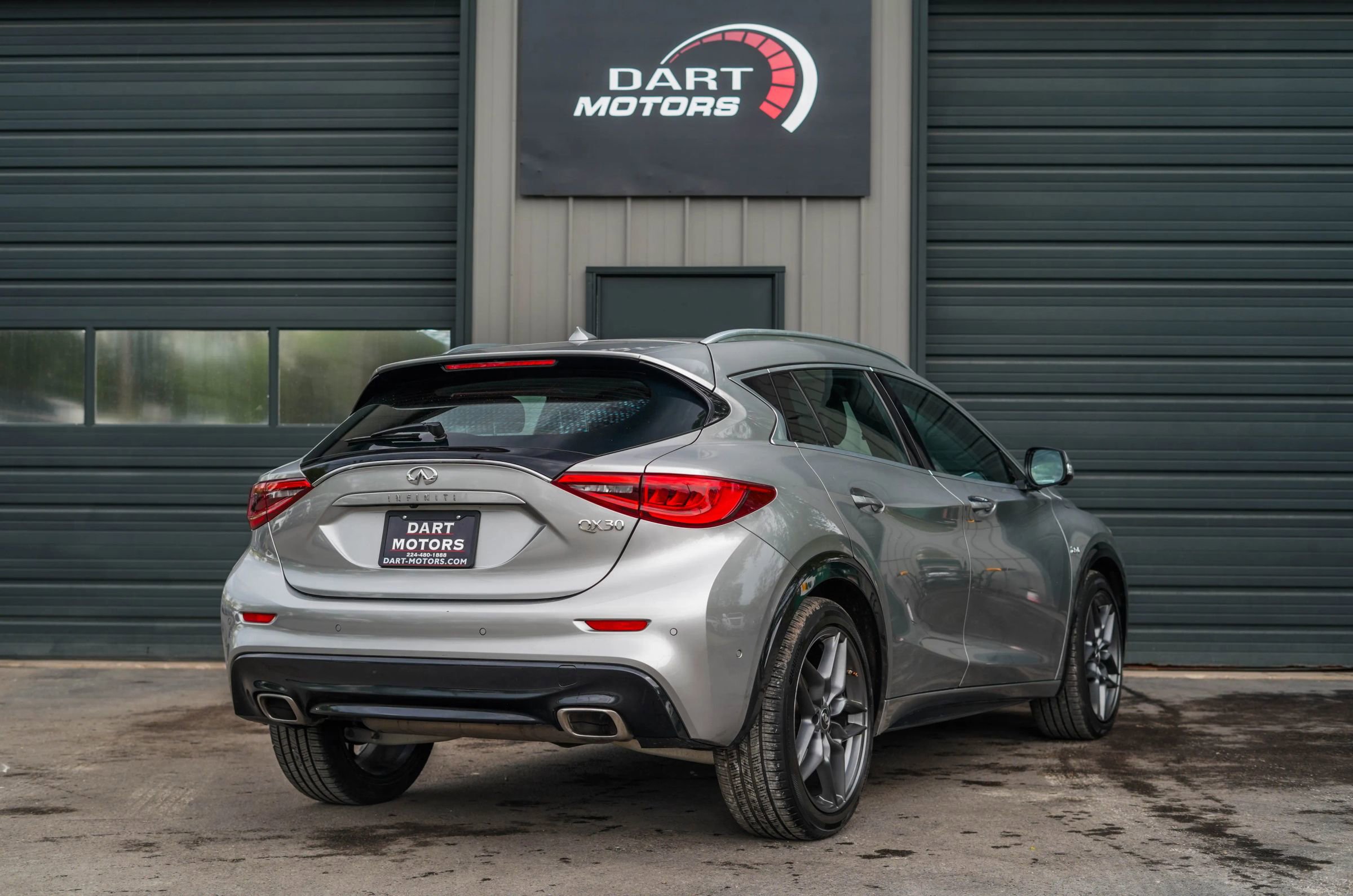 Used 2017 INFINITI QX30 Premium w/ Technology Package FWD image 7