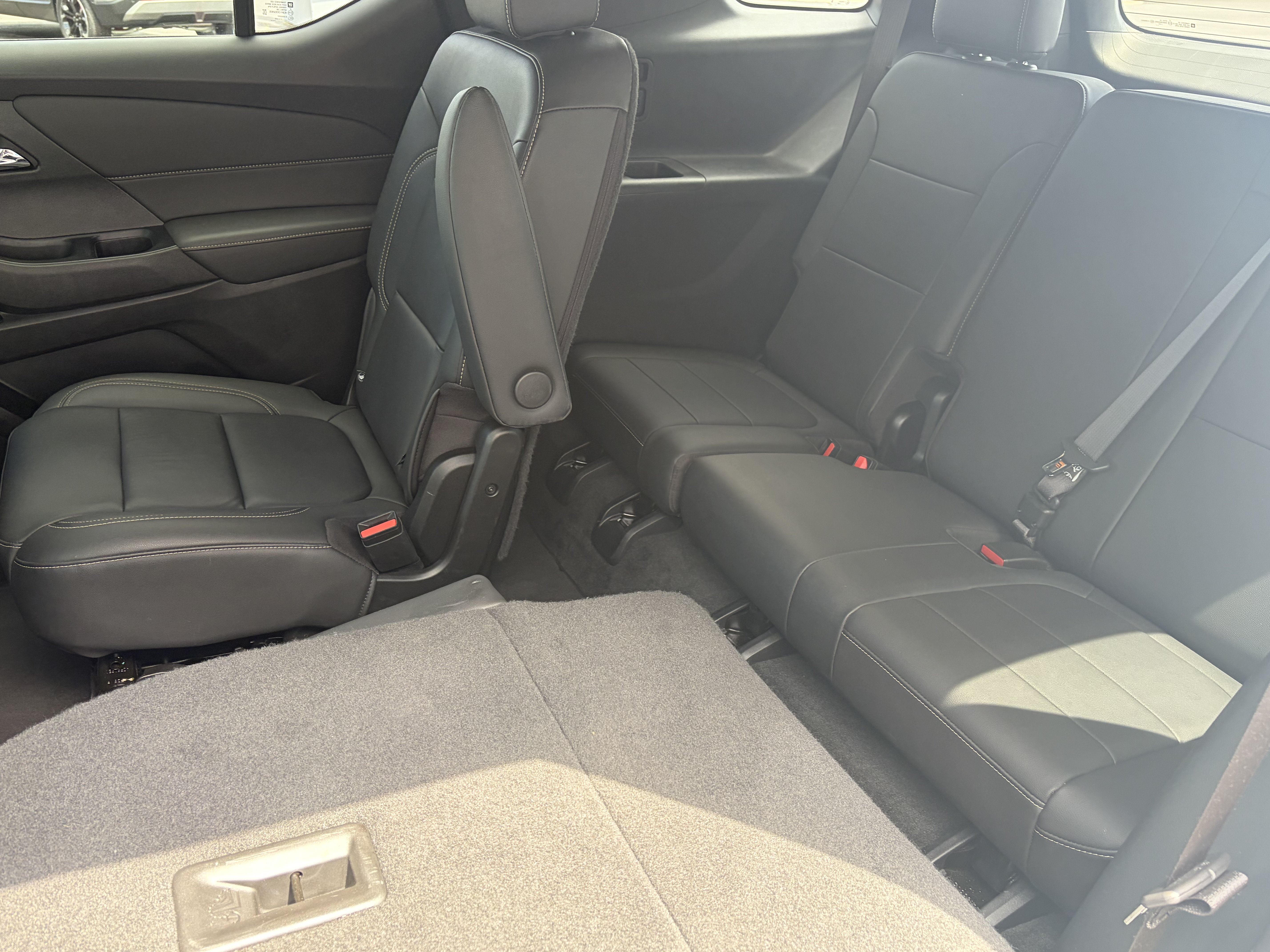 Used 2023 Chevrolet Traverse LT w/ LT Premium Package AWD/4WD image 11