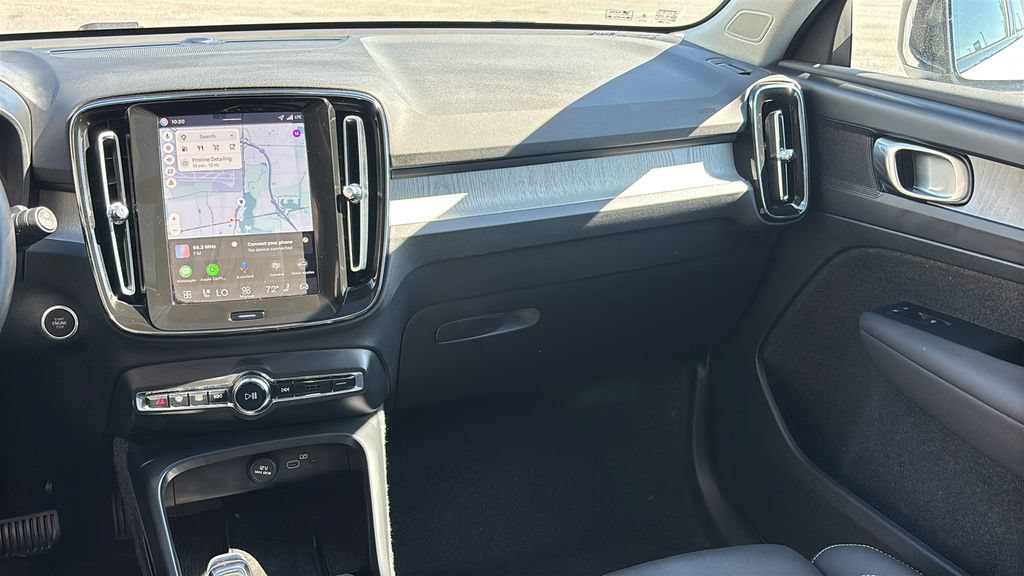 Certified 2026 Volvo XC40 B5 Plus AWD/4WD image 8