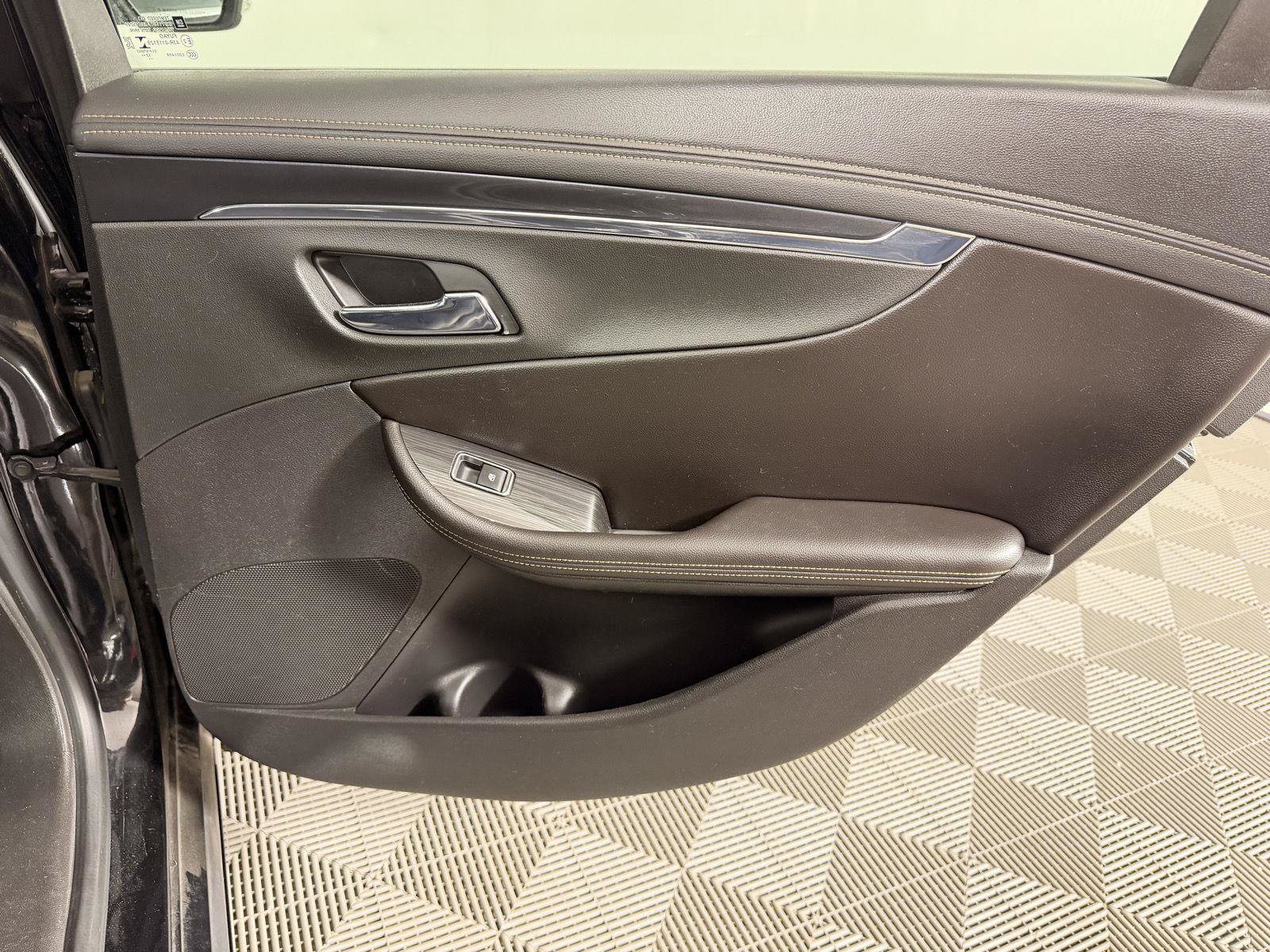 Used 2018 Chevrolet Impala Premier FWD image 20