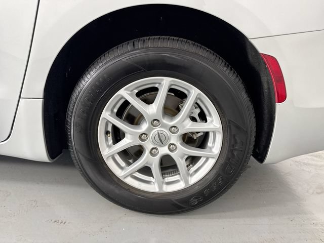 Used 2023 Chrysler Voyager LX FWD image 5