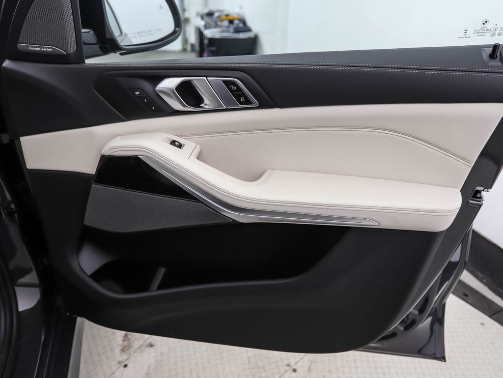 Used 2026 BMW X7 xDrive40i w/ M Sport Package image 30