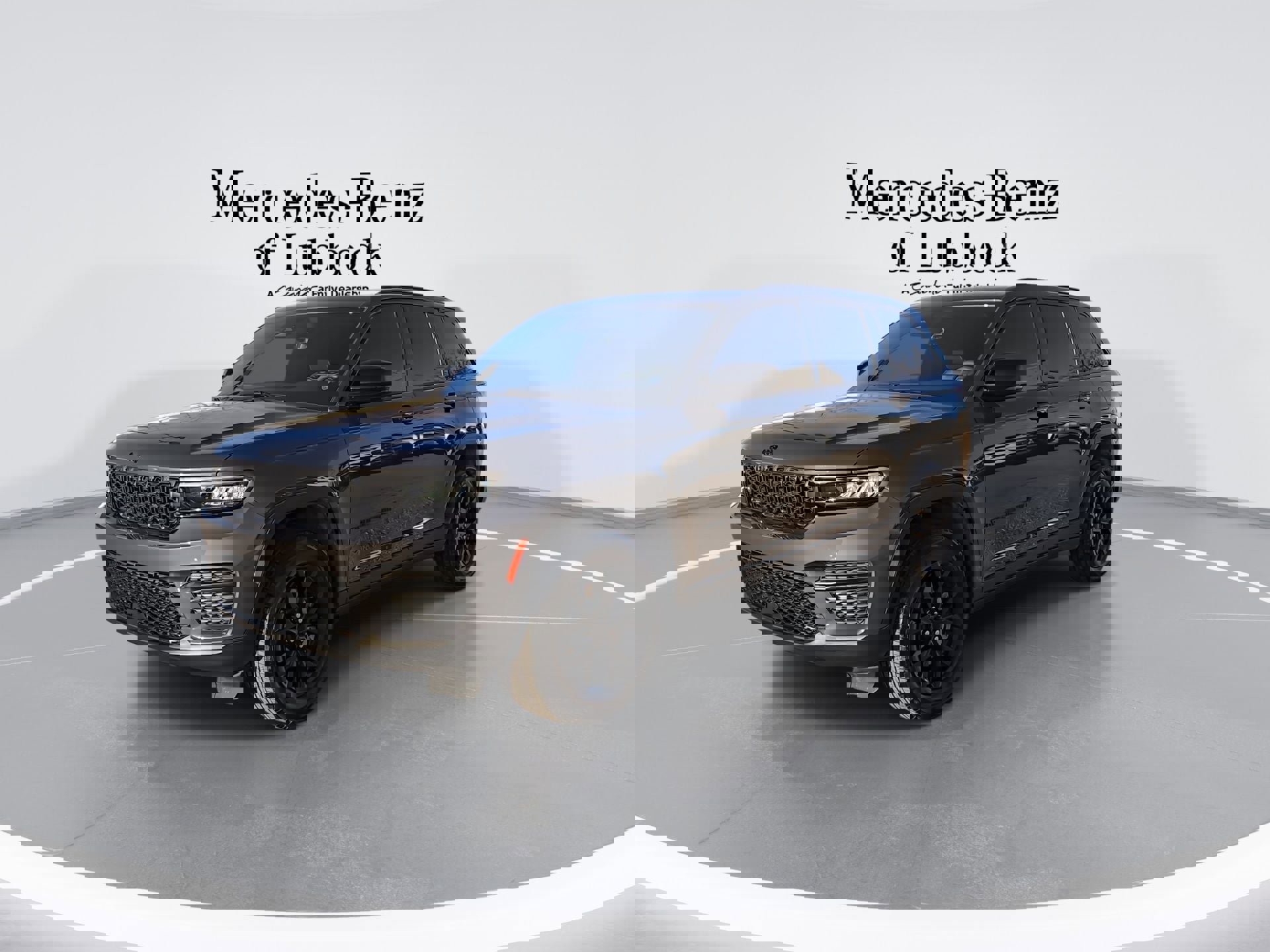 Used 2025 Jeep Grand Cherokee Altitude image 3