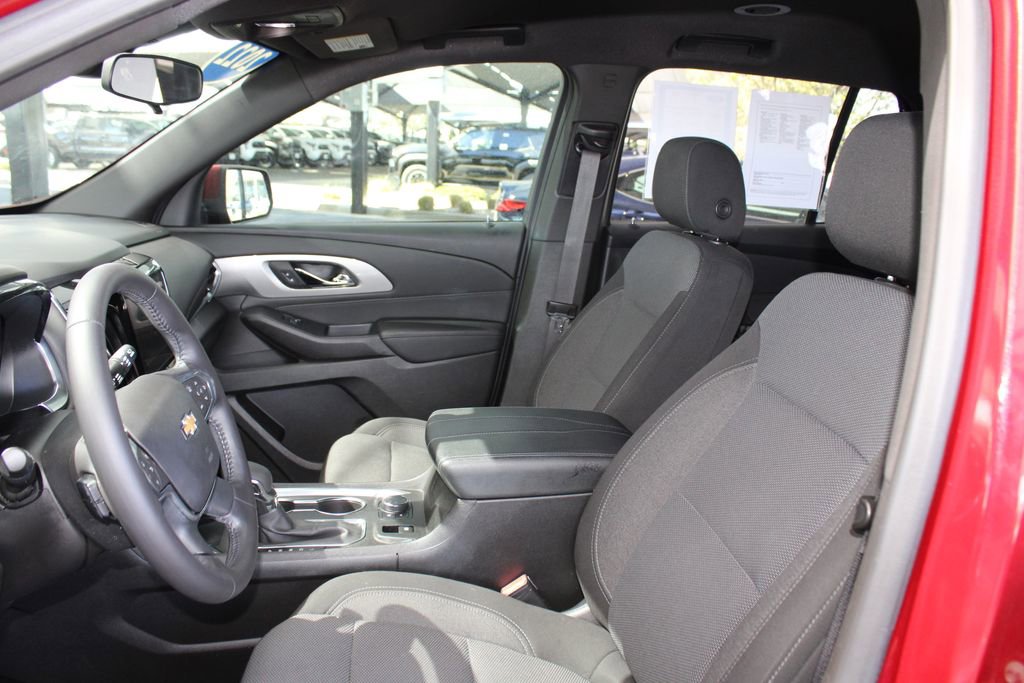 Used 2022 Chevrolet Traverse LT w/ LPO, Floor Liner Package image 6