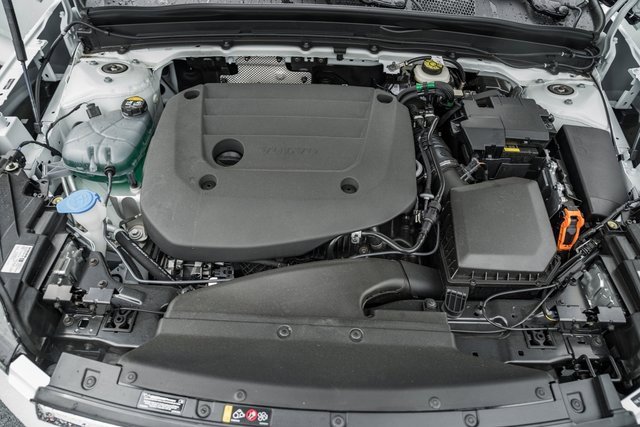 Certified 2025 Volvo XC40 B5 Core w/ Protection Package Premier image 21