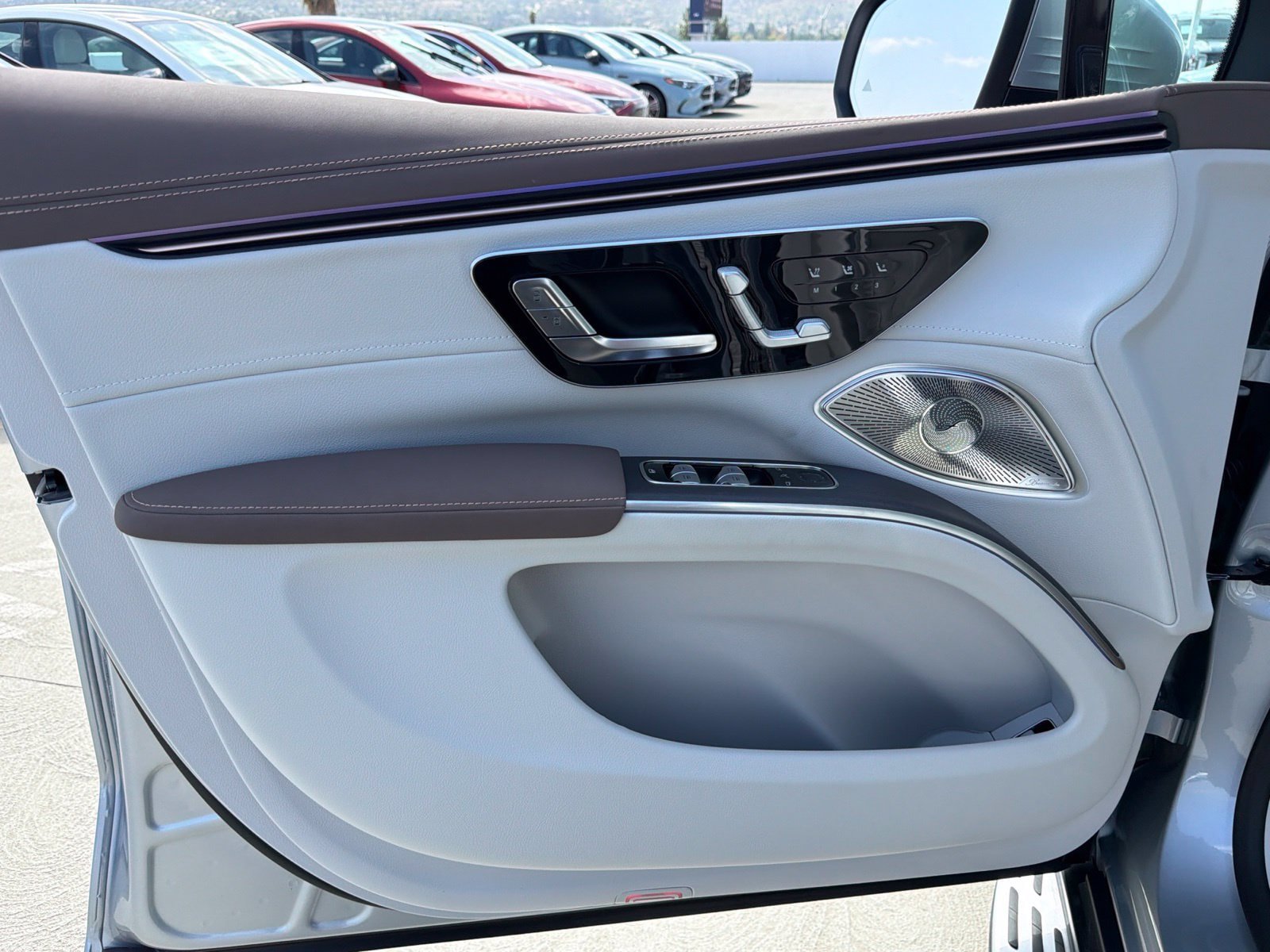 New 2027 Mercedes-Benz EQS 400 4MATIC SUV image 16