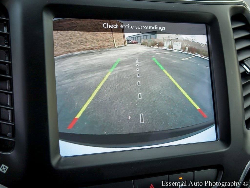 Used 2022 Jeep Cherokee Latitude Lux w/ Mopar Interior Package image 15