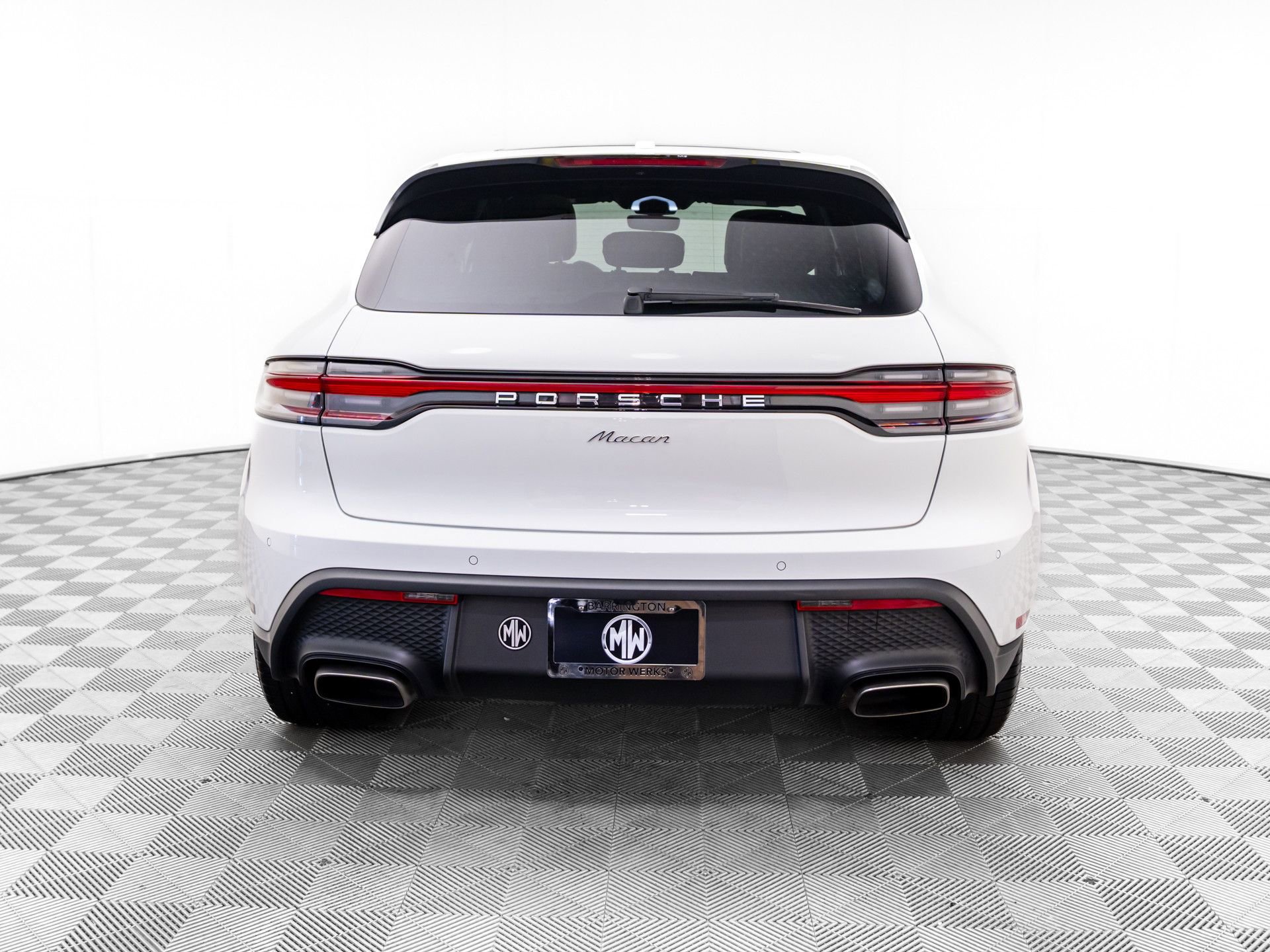 Certified 2025 Porsche Macan image 10