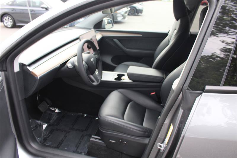 Used 2025 Tesla Model Y Long Range AWD/4WD image 9