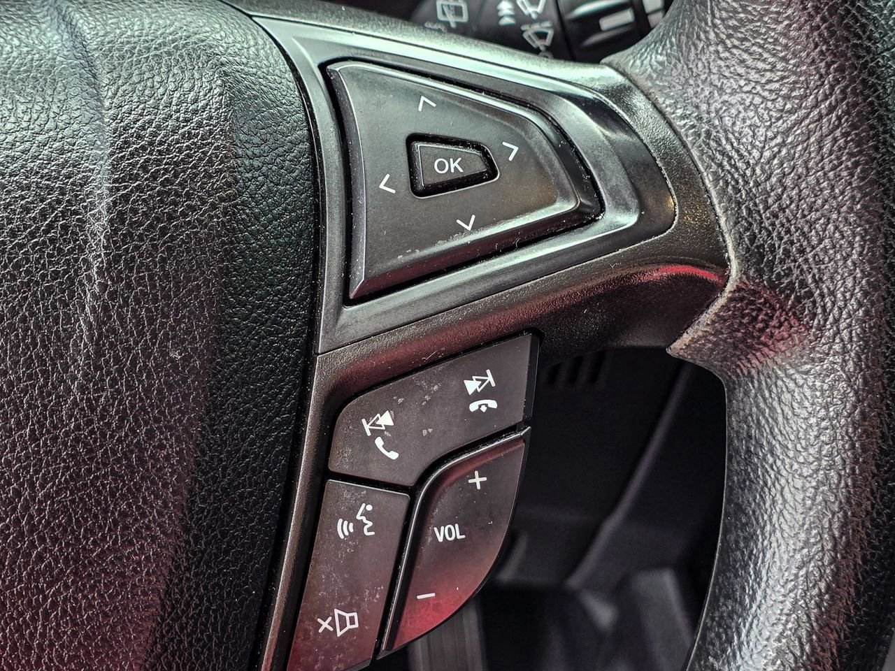 Used 2021 Ford Edge SE FWD image 24