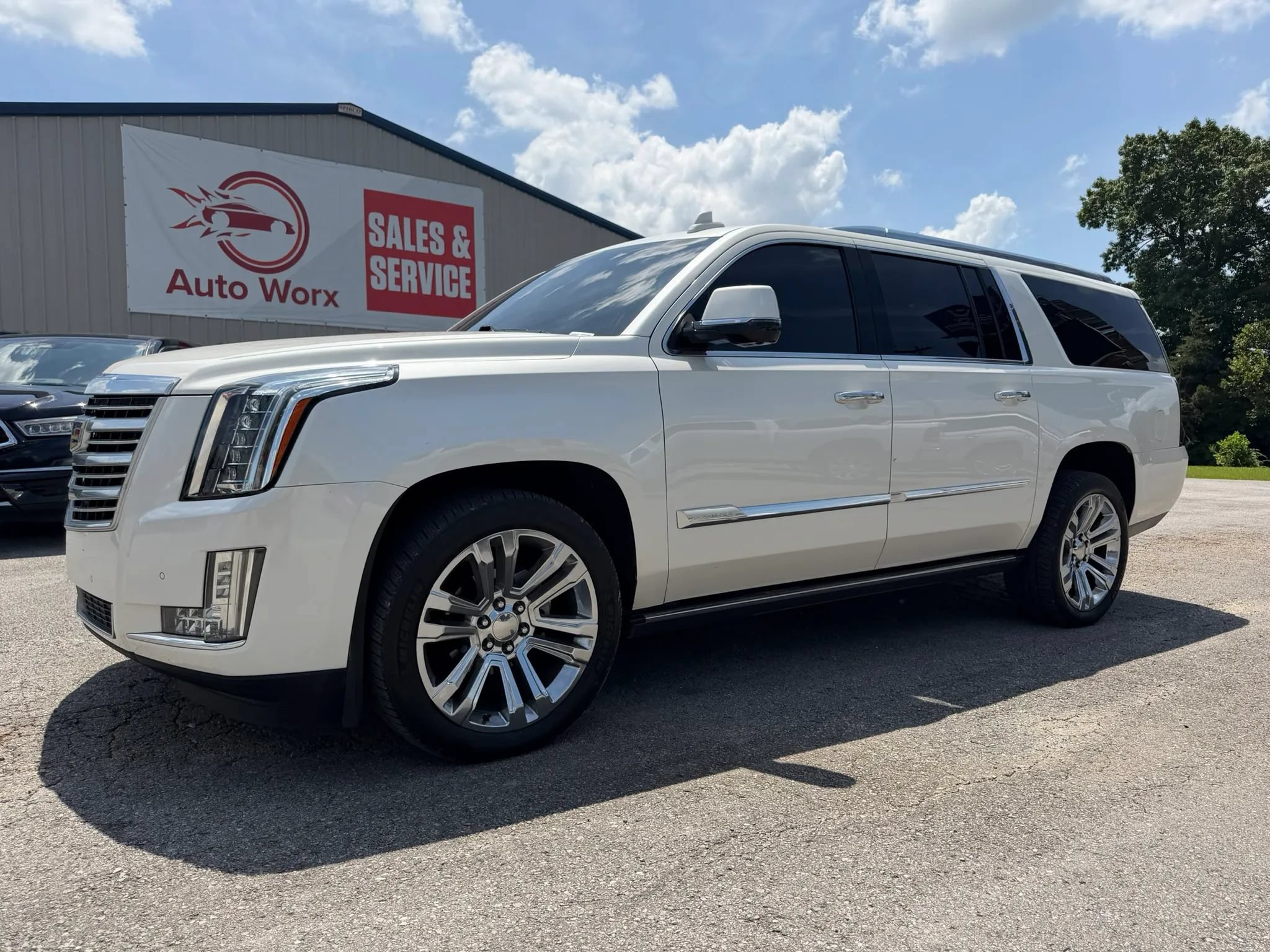 Used 2015 Cadillac Escalade ESV Platinum AWD/4WD image 31