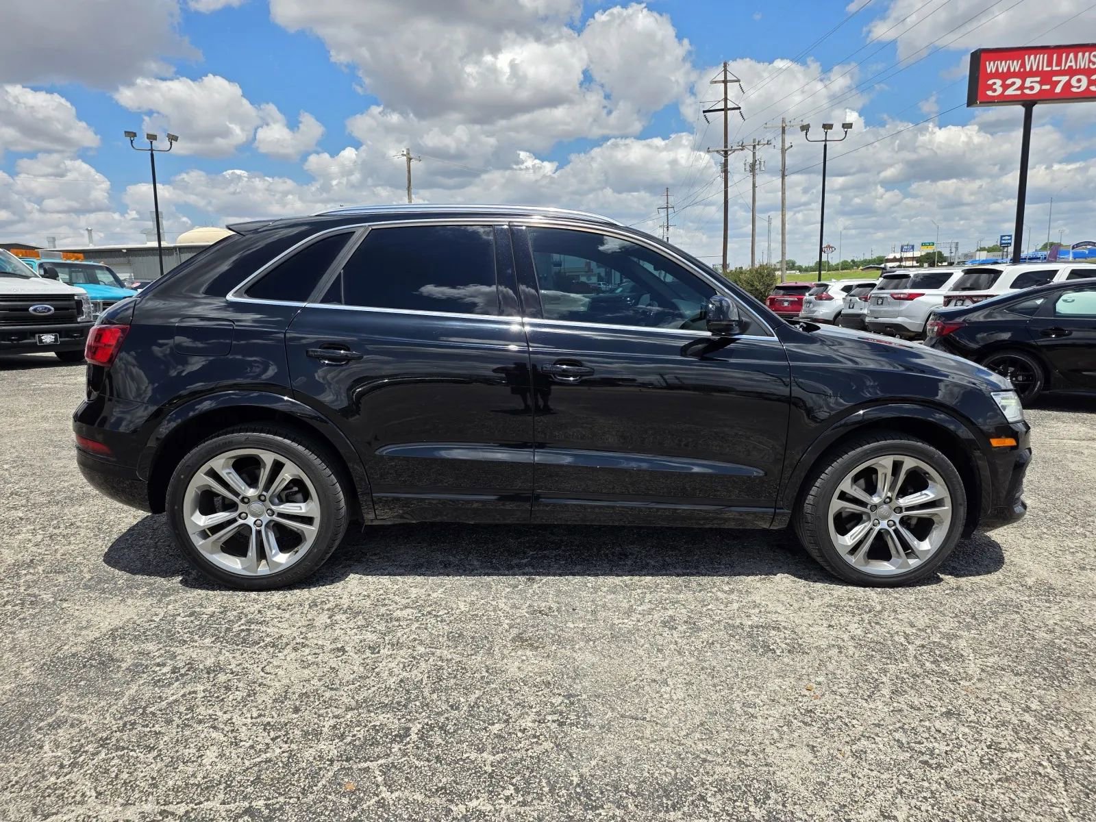 Used 2017 Audi Q3 2.0T Premium Plus w/ Premium Plus Package FWD image 8