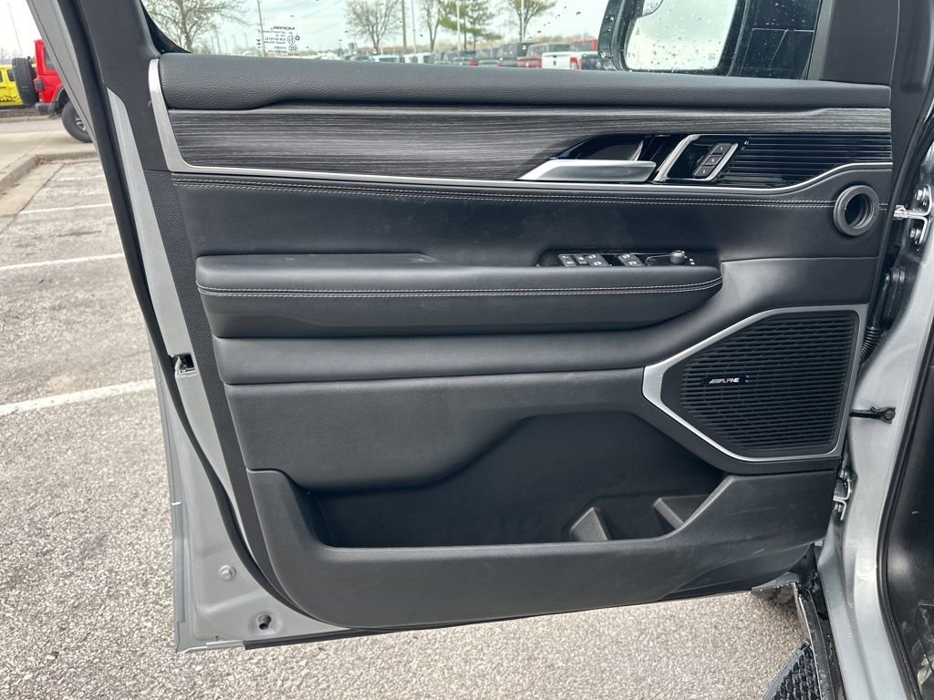 Used 2024 Jeep Wagoneer Series III w/ Rear Seat Video Group 1 image 25