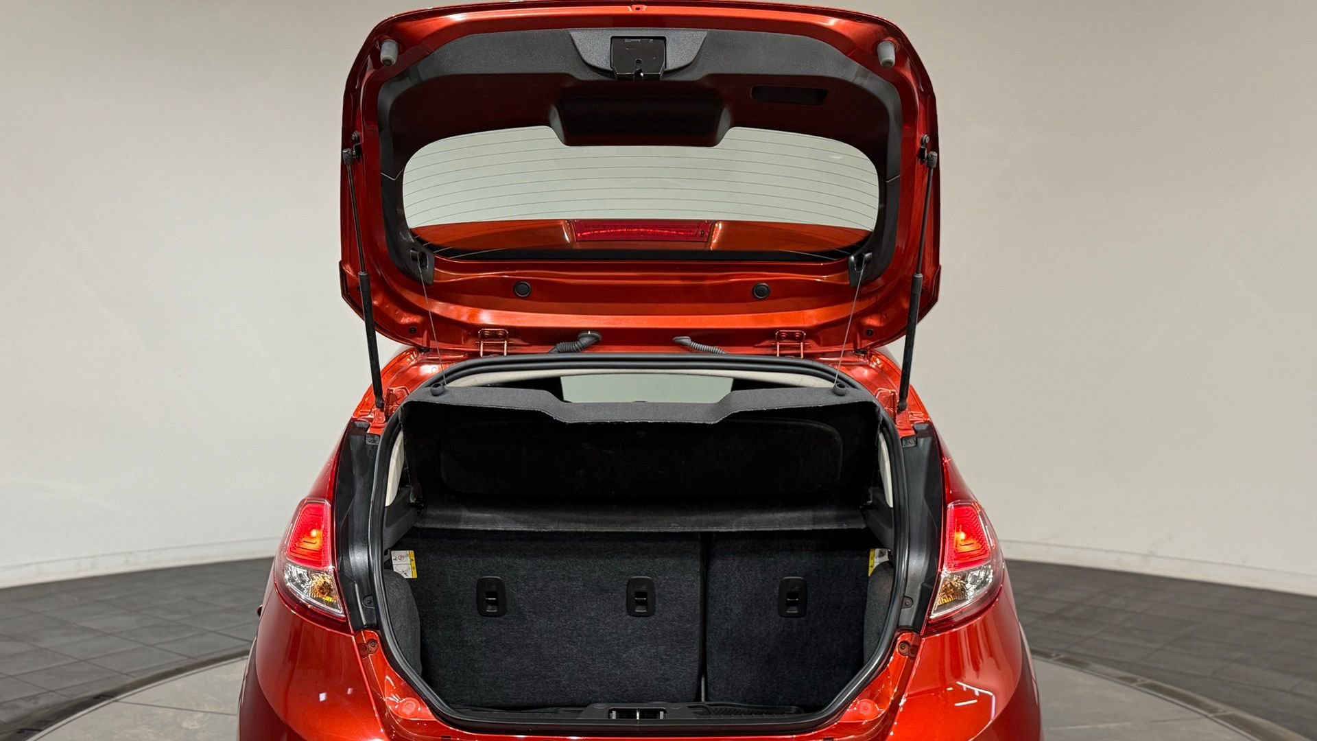 Used 2018 Ford Fiesta SE image 26