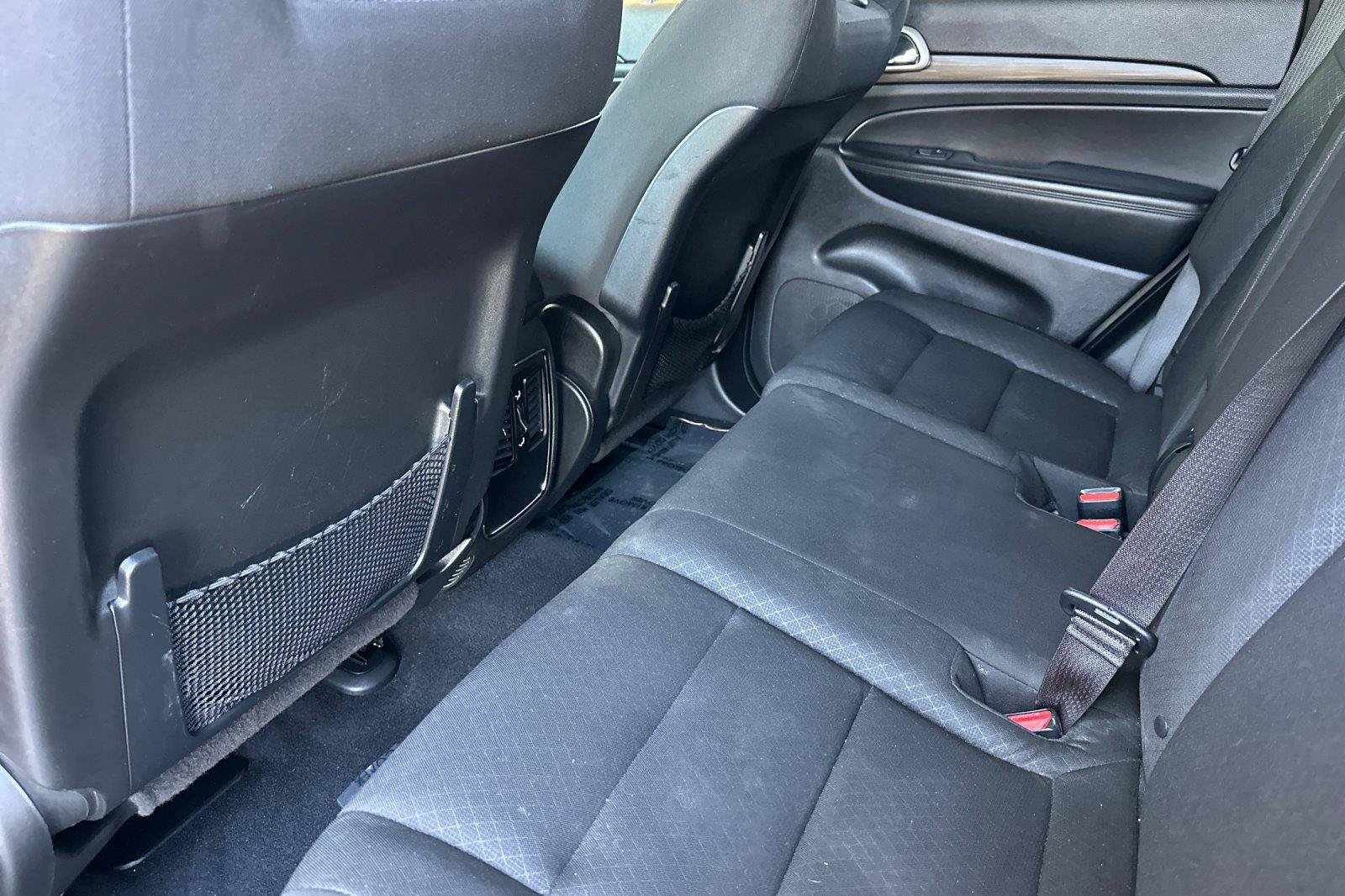 Used 2021 Jeep Grand Cherokee Laredo RWD image 12
