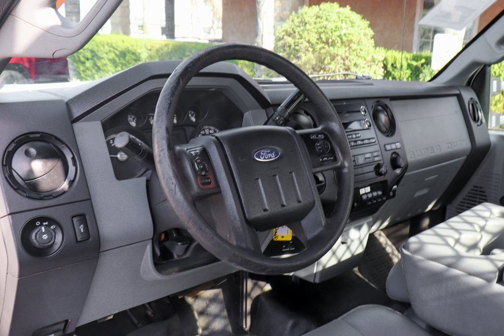 Used 2015 Ford F550 2WD Regular Cab Super Duty image 18