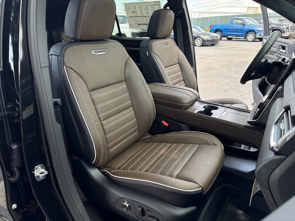New 2026 GMC Acadia Denali Ultimate w/ LPO, Floor Liner Package AWD/4WD image 54