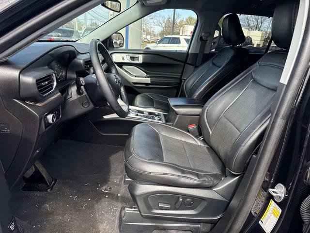 Certified 2022 Ford Explorer Limited w/ Limited Technology Package image 6