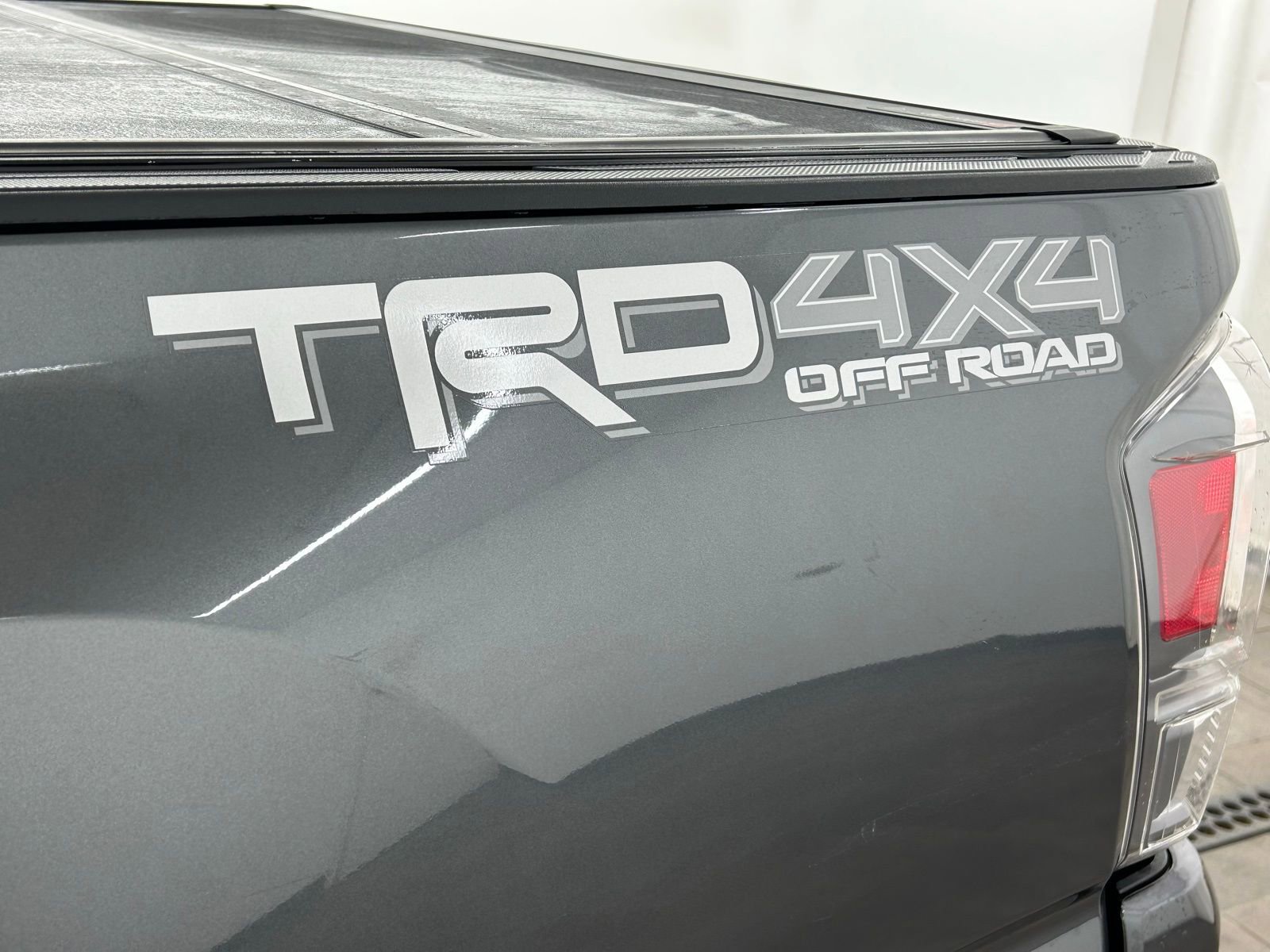 Used 2021 Toyota Tacoma TRD Off-Road w/ Technology Package AWD/4WD image 4