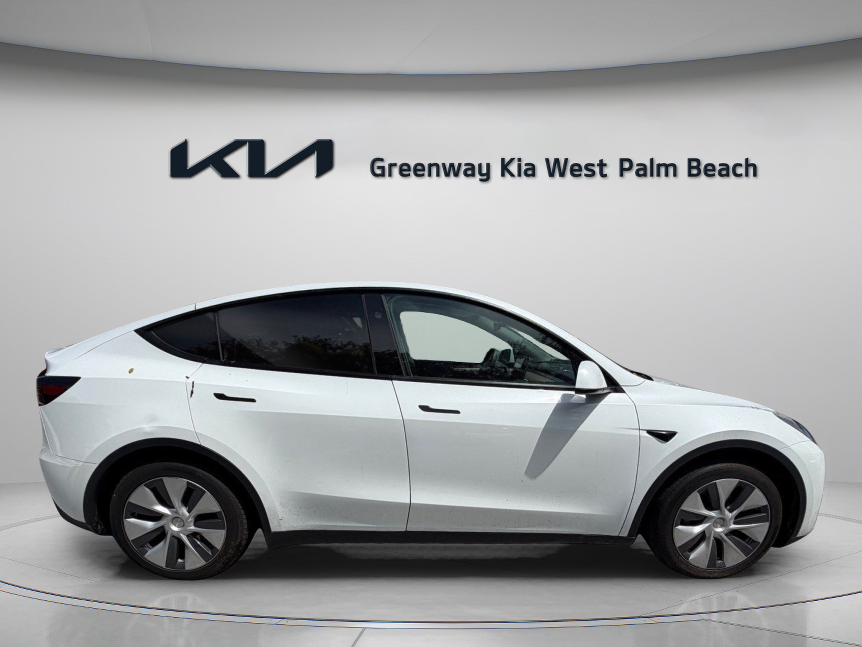 Used 2023 Tesla Model Y 2WD image 8