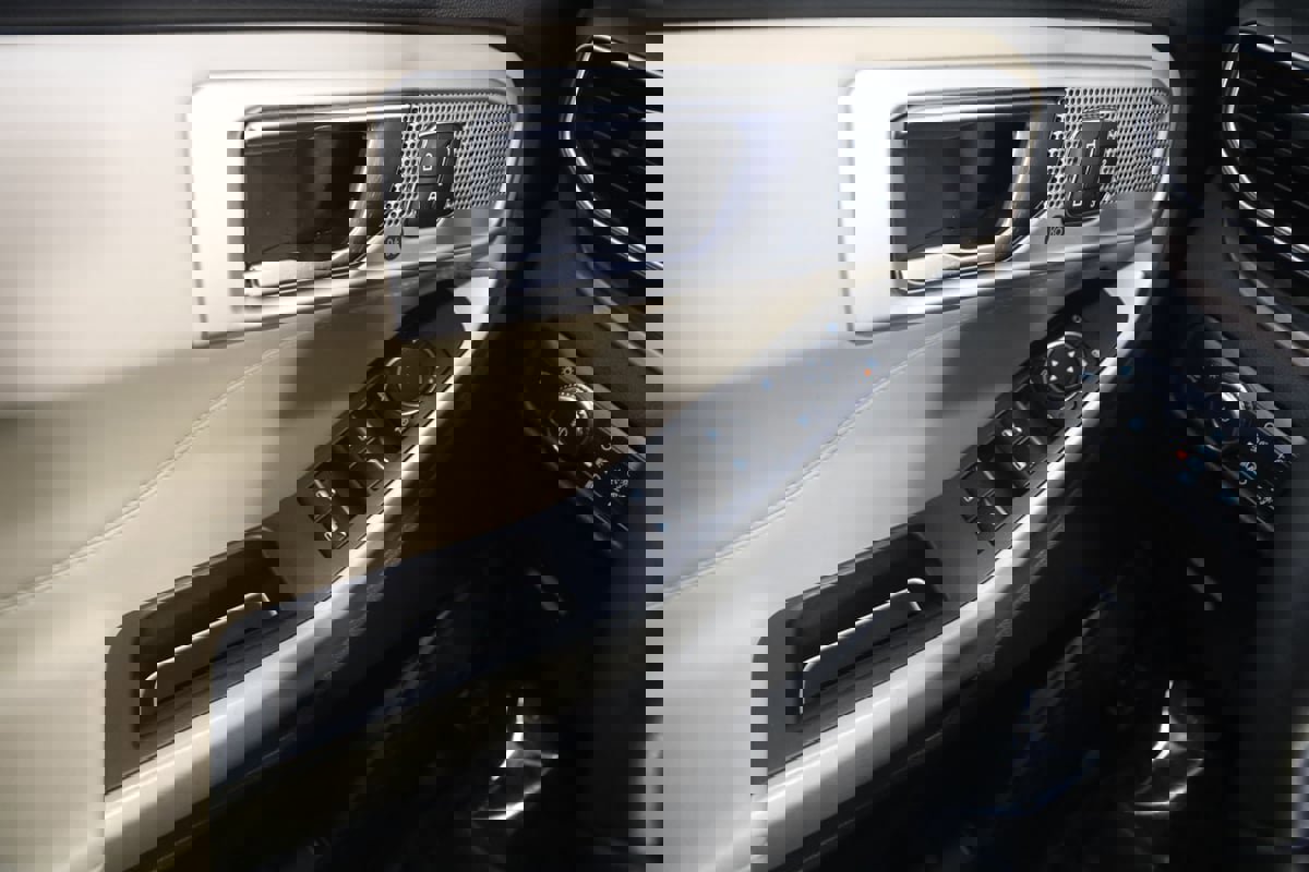 Used 2021 Ford Explorer Limited w/ Equipment Group 301A image 32