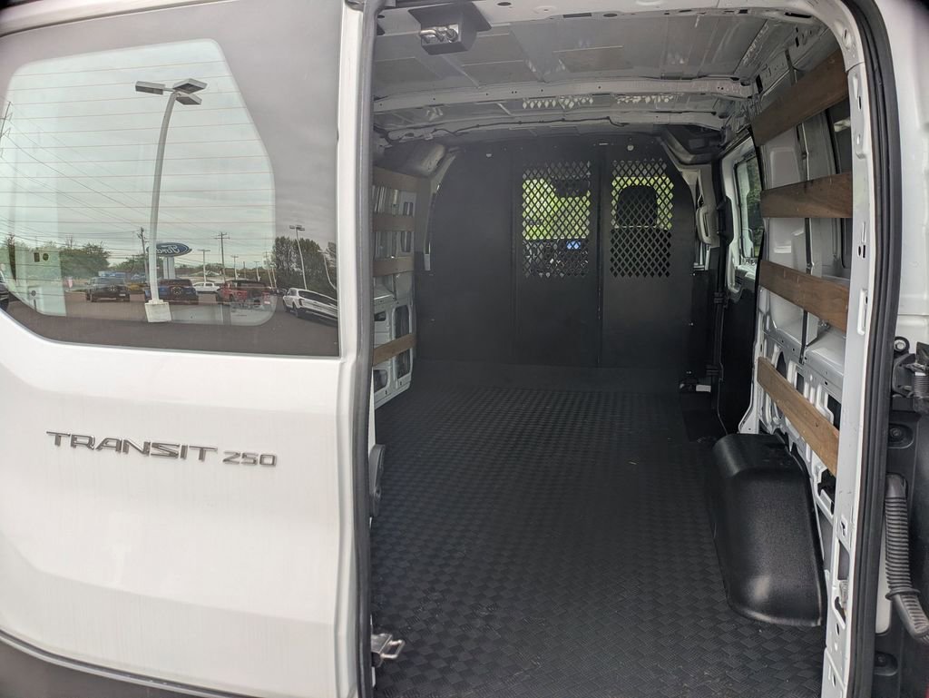 Used 2024 Ford Transit 250 Low Roof w/ Exterior Upgrade Package RWD image 15