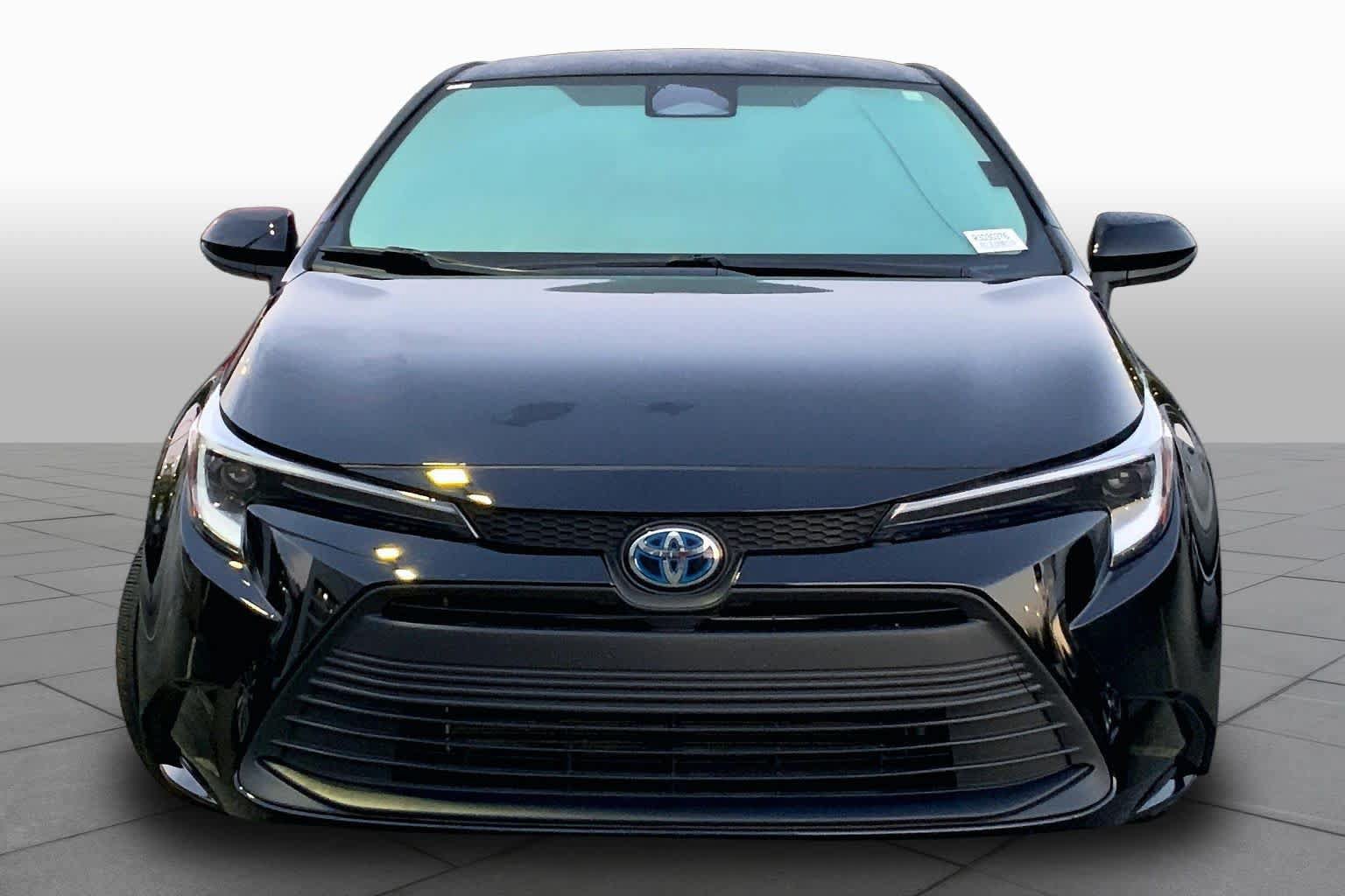 Used 2024 Toyota Corolla LE FWD image 4