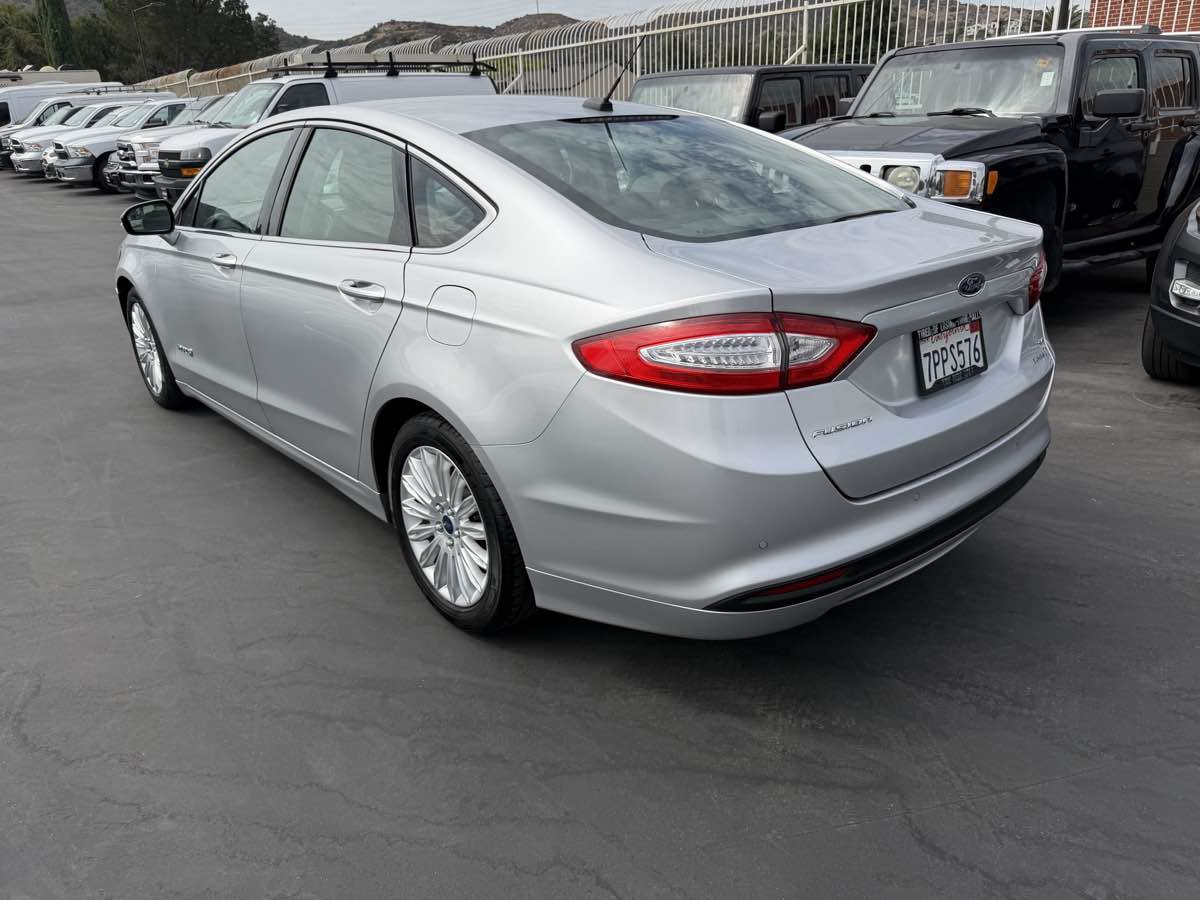 Used 2016 Ford Fusion SE w/ Equipment Group 502A FWD image 4