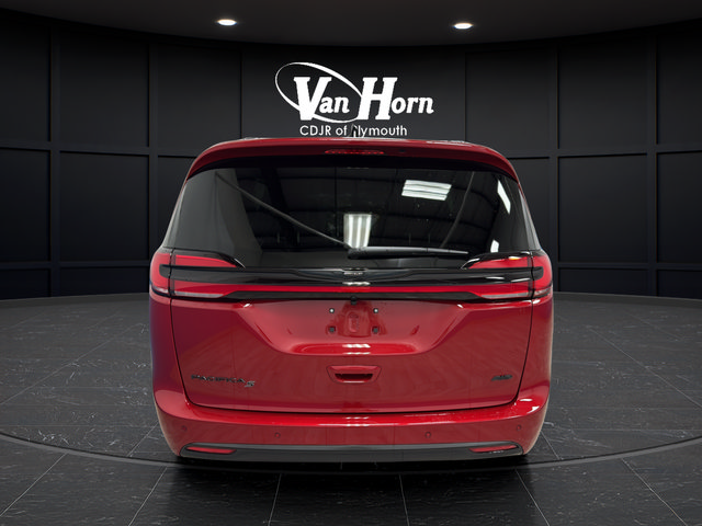 New 2026 Chrysler Pacifica Select AWD/4WD image 4