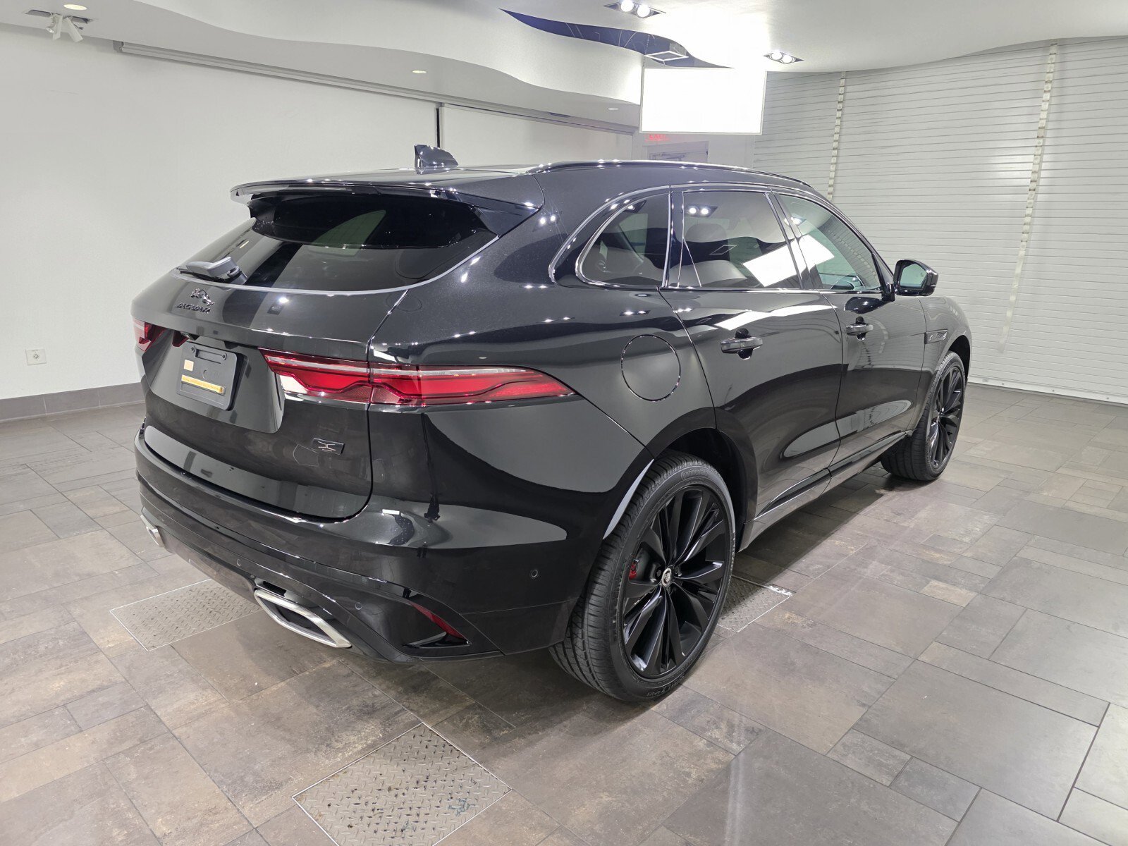 New 2026 Jaguar F-PACE R-Dynamic S image 27