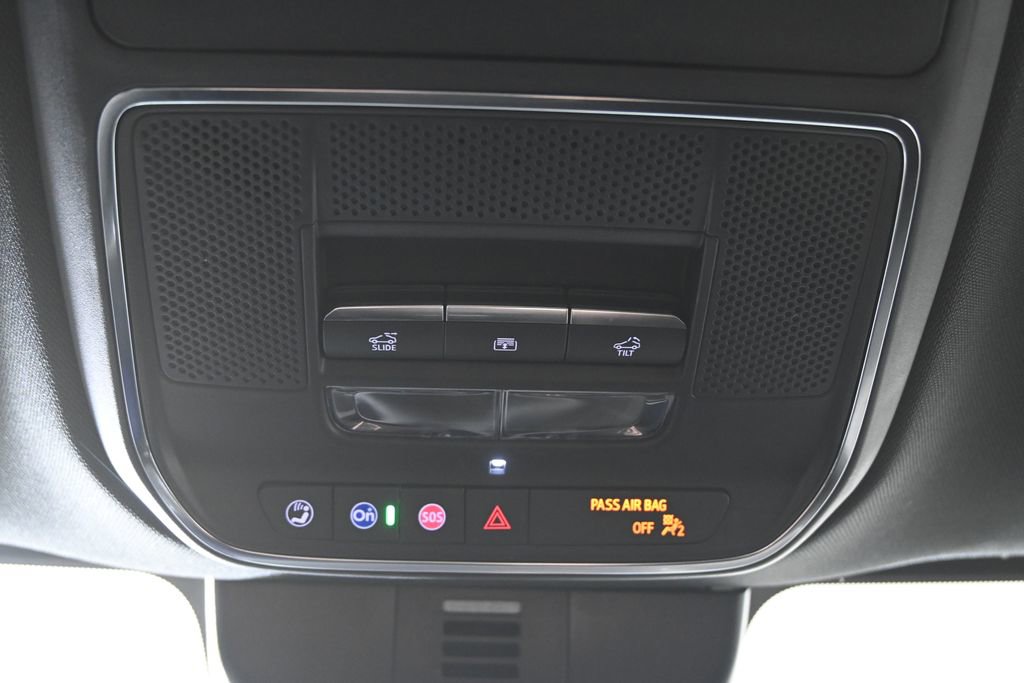 Used 2025 Buick Enclave Avenir image 37