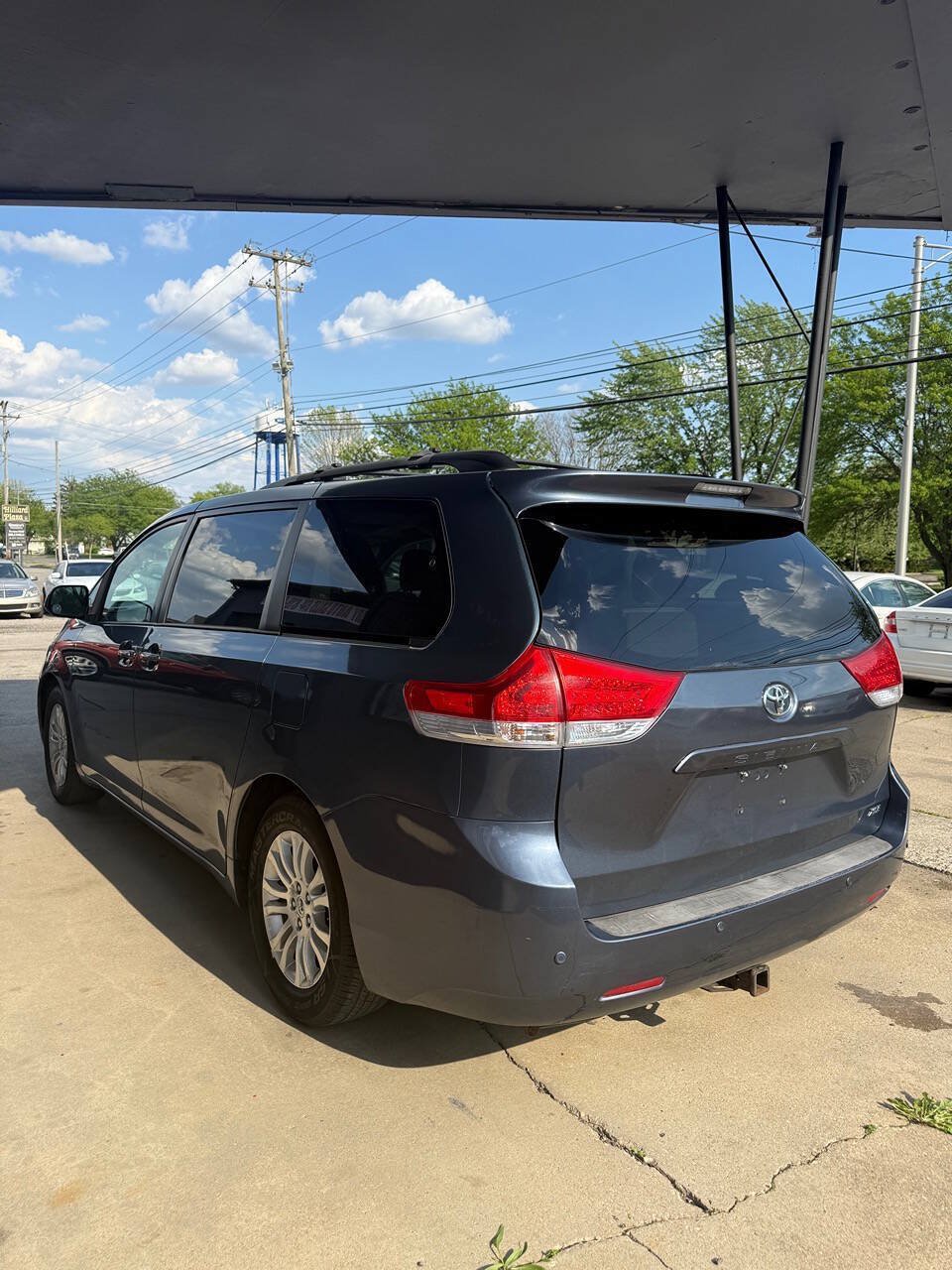 Used 2013 Toyota Sienna XLE FWD image 4
