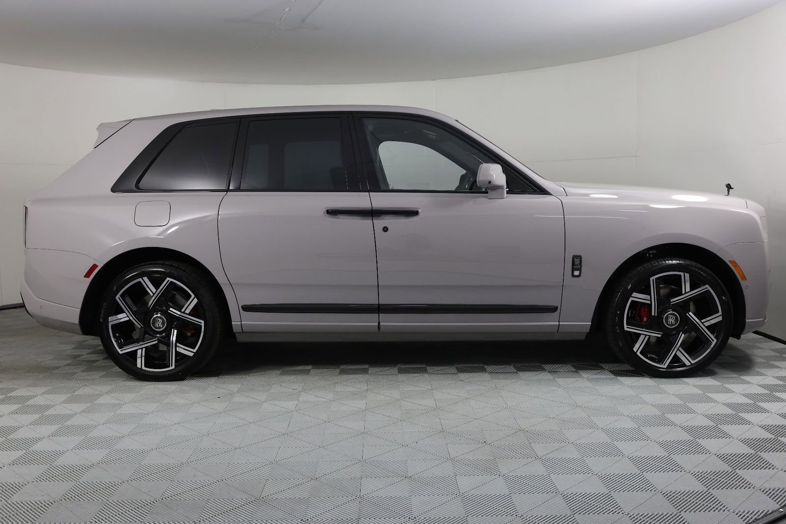 New 2026 Rolls-Royce Cullinan Black Badge image 8